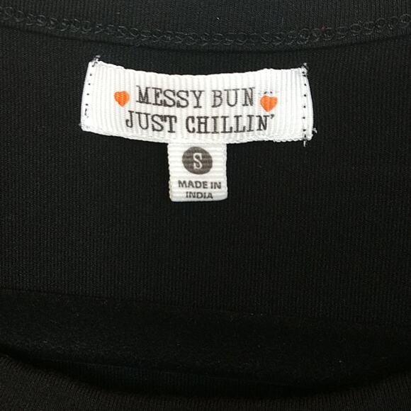 Messy Bun Just Chillin' Sugar Skull Applique Black T-shirt size Small - Picture 3 of 6